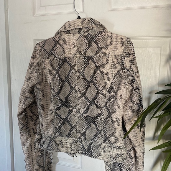 ABS - Picture 8 of 8